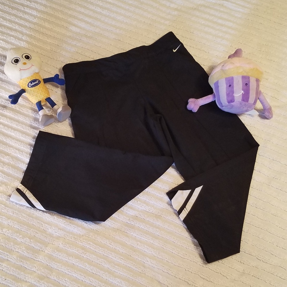 {Nike} Cropped Pants 🏃‍♀️